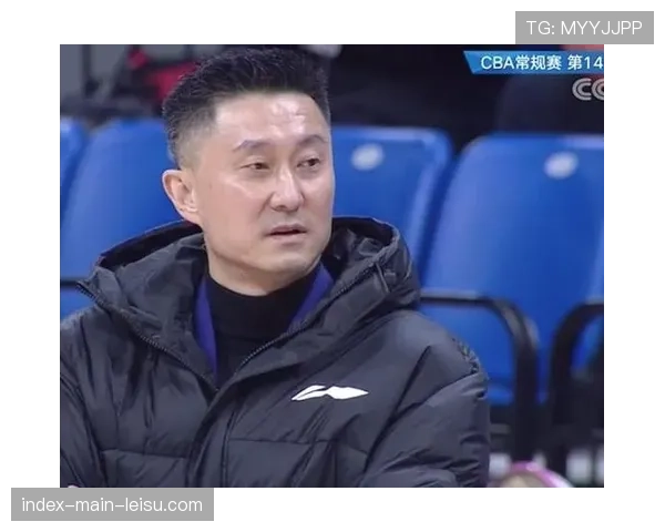 赵睿带伤返场命中关键三分，乌鲁木齐奥体中心掌声雷动