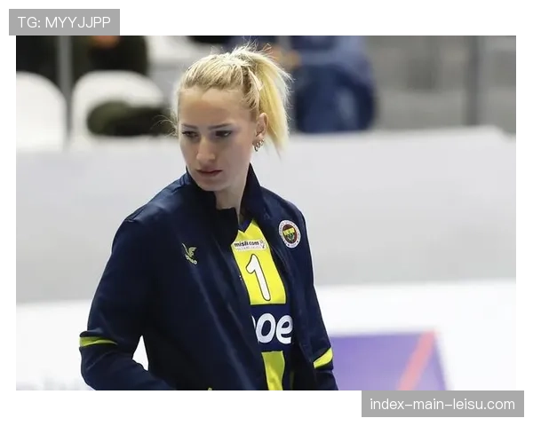 粉丝文化:土耳其联赛场边,埃格努巨型应援板成为社交媒体热门话题 粉丝文化:土耳其联赛场边,埃格努巨型应援板成为社交媒体热门话题